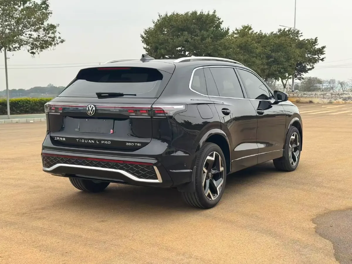 2025 Volkswagen Tiguan L 2.0T 220HP L4 7DCT,autocango,china used car exporter,china ev exporter,chinese used car exporter,chinese used ev exporter
