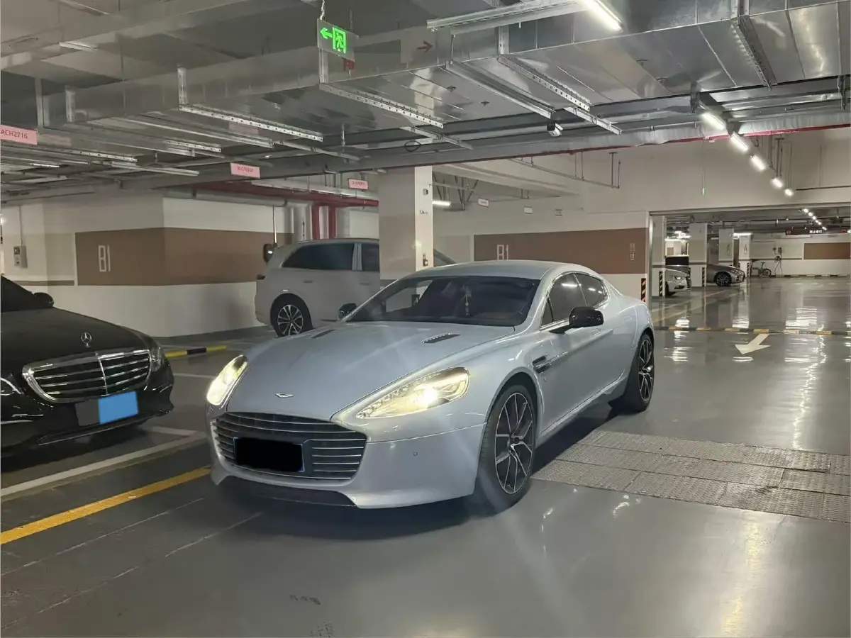 2017 Aston Martin Rapide 6.0L 560HP V12 8AT
