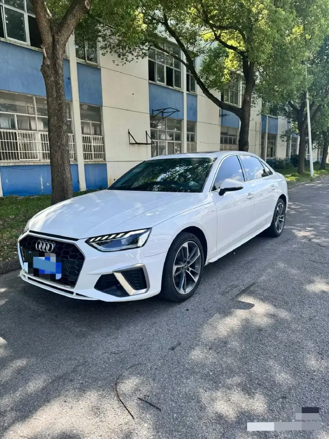 2022 Audi A4L 2.0T 190HP L4 7DCT