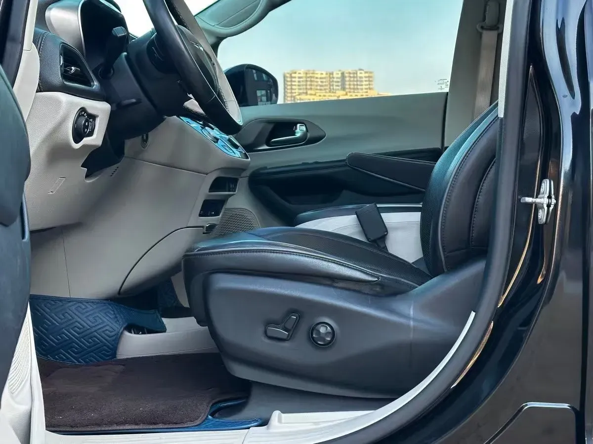 2017 Chrysler Pacifica 3.6L 279HP V6 9AT,autocango,china used car exporter,china ev exporter,chinese used car exporter,chinese used ev exporter