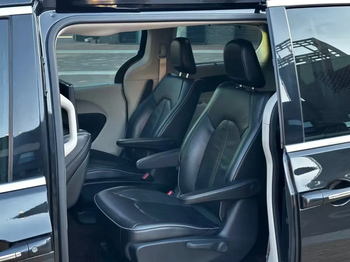 2017 Chrysler Pacifica 3.6L 279HP V6 9AT,autocango,china used car exporter,china ev exporter,chinese used car exporter,chinese used ev exporter