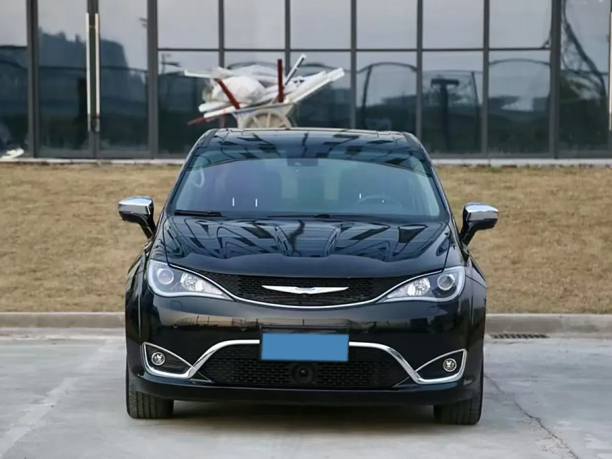 2017 Chrysler Pacifica 3.6L 279HP V6 9AT,autocango,china used car exporter,china ev exporter,chinese used car exporter,chinese used ev exporter