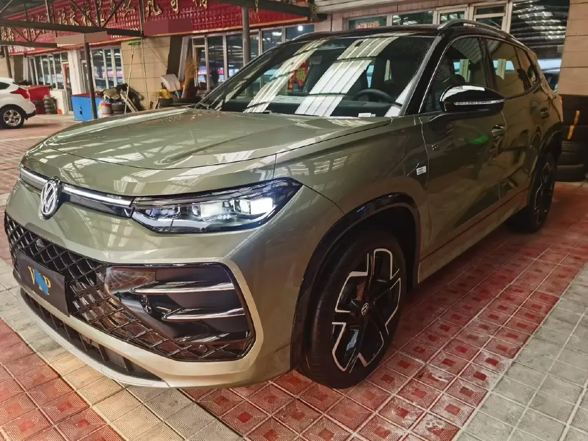 2025 Volkswagen Tayron 2.0T 220HP L4 7DCT