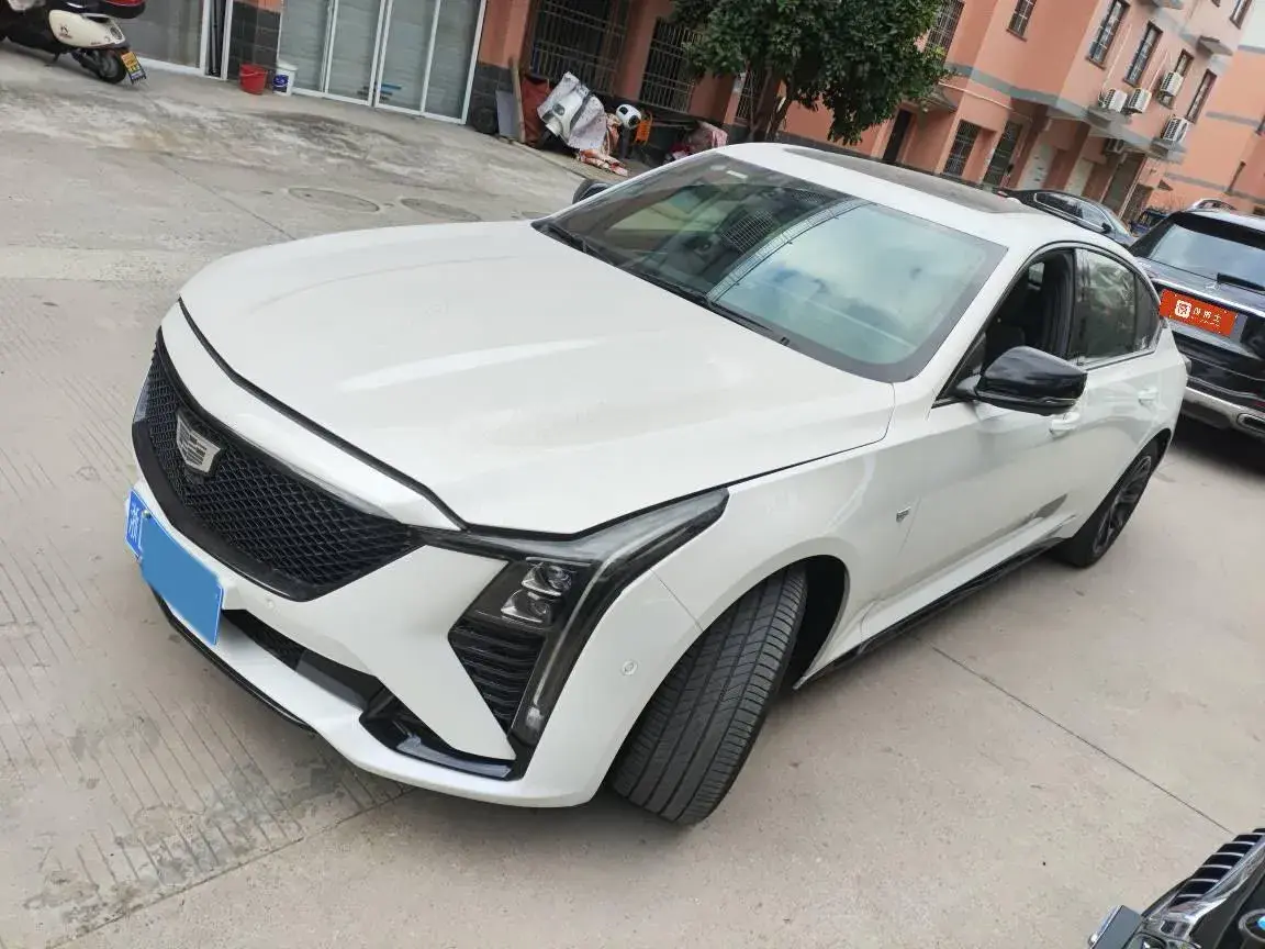 2025 Cadillac CT5 2.0T 237HP L4 10AT