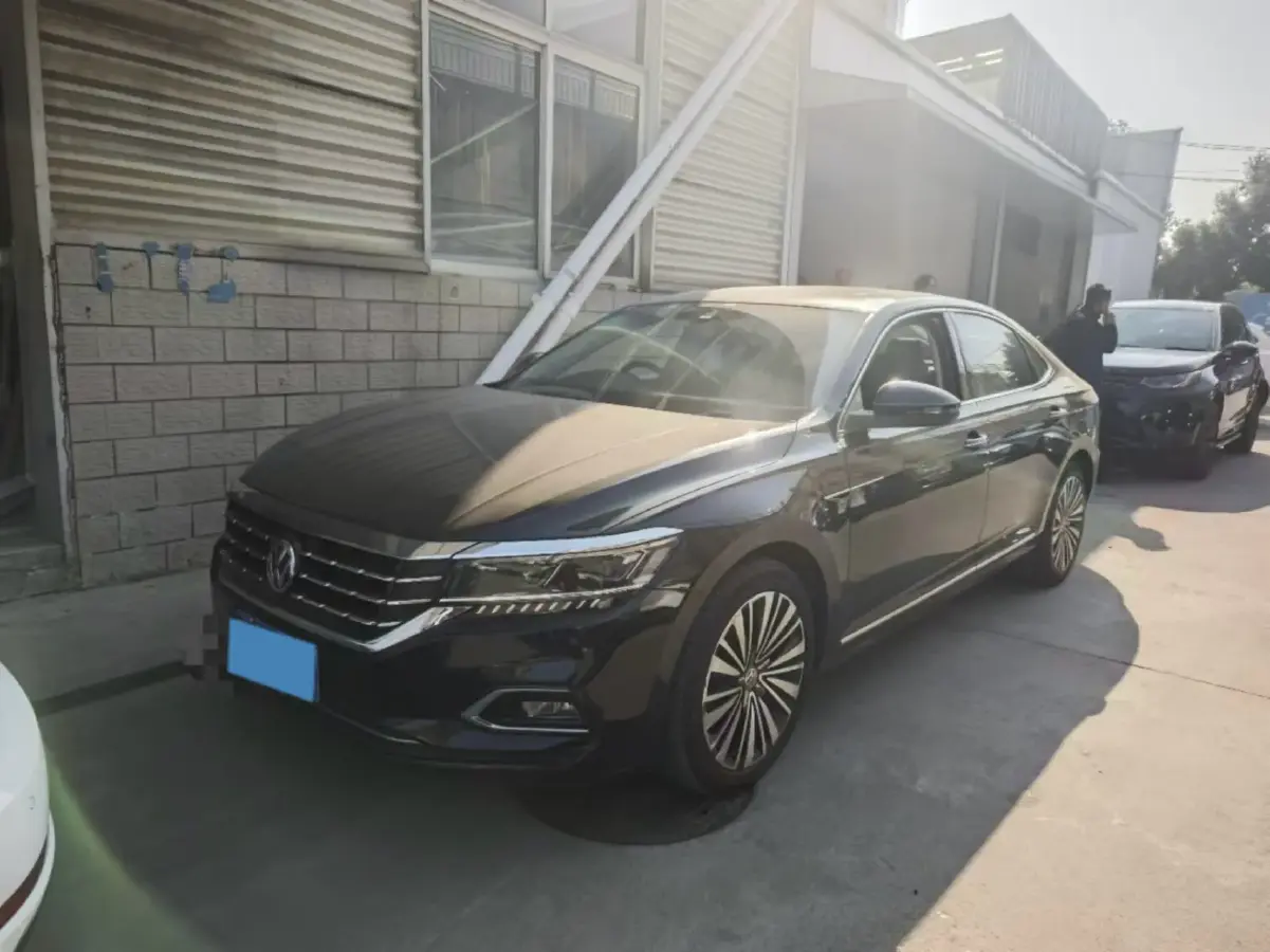 2019 Volkswagen Passat 2.0T 220HP L4 7DCT