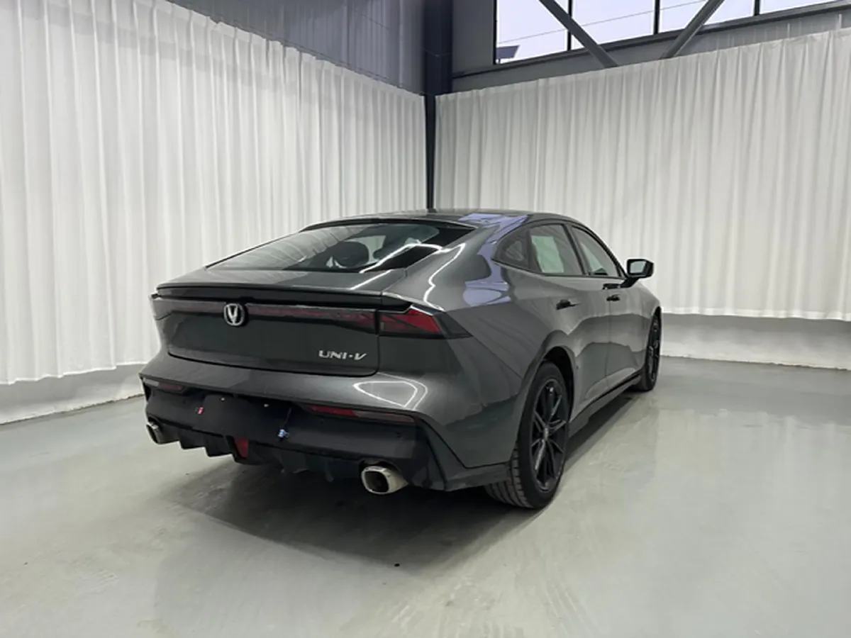 2022 ChangAn UNI-V 1.5T 188HP L4 7DCT,autocango,china used car exporter,china ev exporter,chinese used car exporter,chinese used ev exporter
