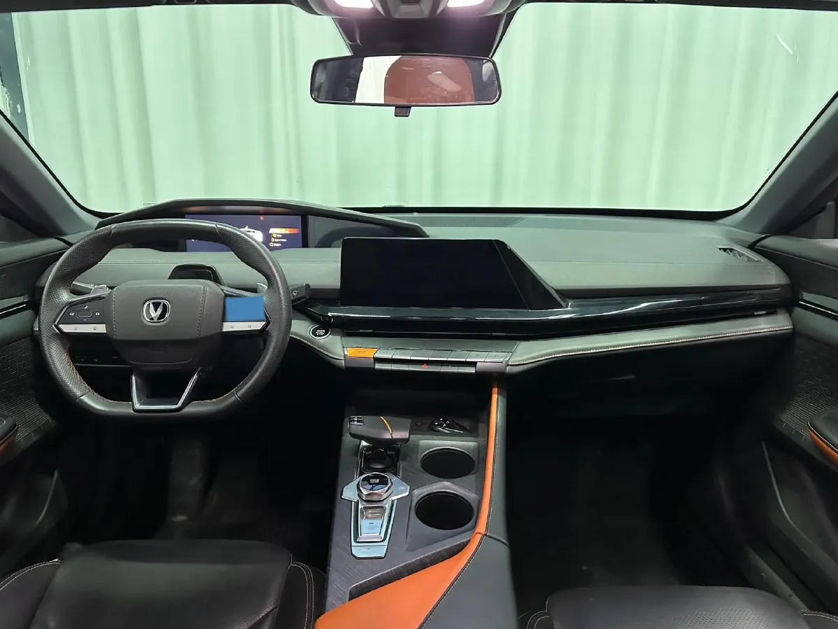 2022 ChangAn UNI-V 1.5T 188HP L4 7DCT,autocango,china used car exporter,china ev exporter,chinese used car exporter,chinese used ev exporter