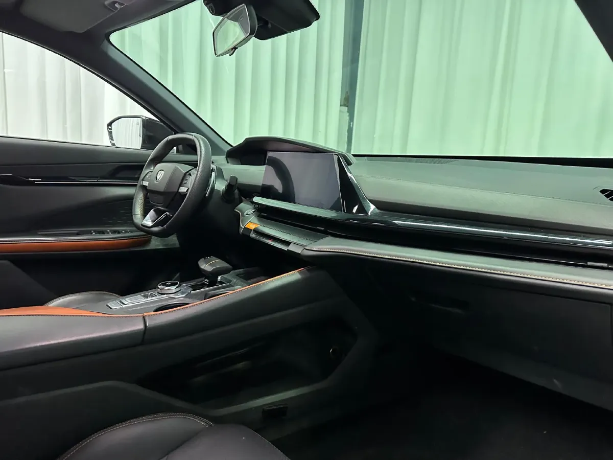 2022 ChangAn UNI-V 1.5T 188HP L4 7DCT,autocango,china used car exporter,china ev exporter,chinese used car exporter,chinese used ev exporter