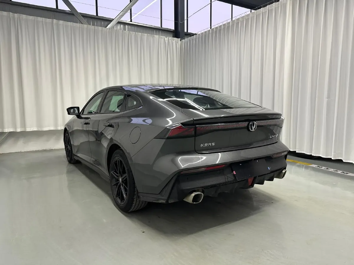 2022 ChangAn UNI-V 1.5T 188HP L4 7DCT,autocango,china used car exporter,china ev exporter,chinese used car exporter,chinese used ev exporter