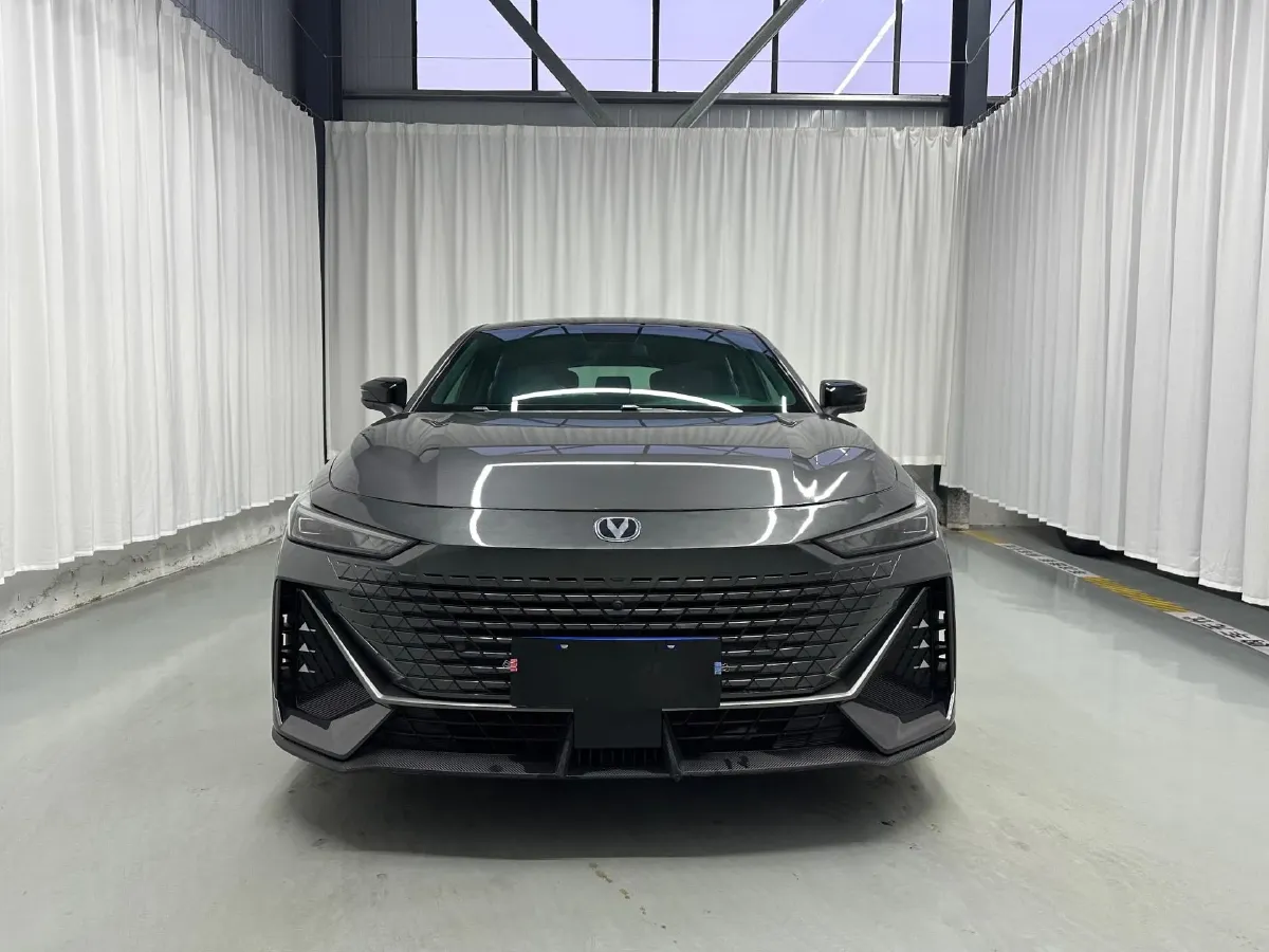 2022 ChangAn UNI-V 1.5T 188HP L4 7DCT,autocango,china used car exporter,china ev exporter,chinese used car exporter,chinese used ev exporter