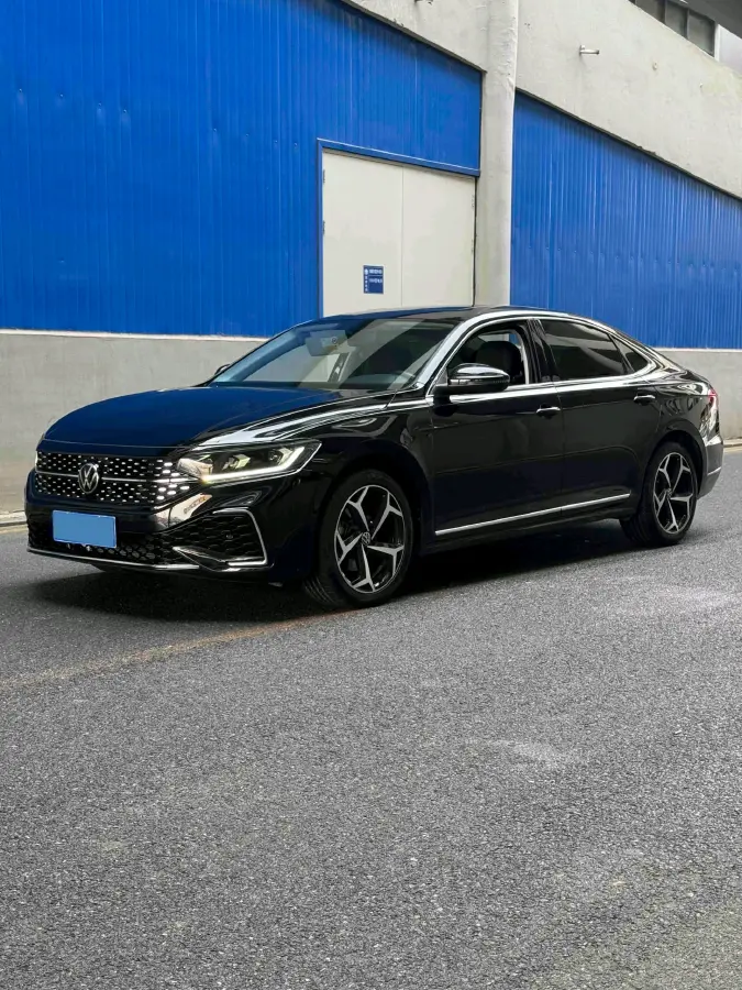 2024 Volkswagen Passat 2.0T 220HP L4 7DCT