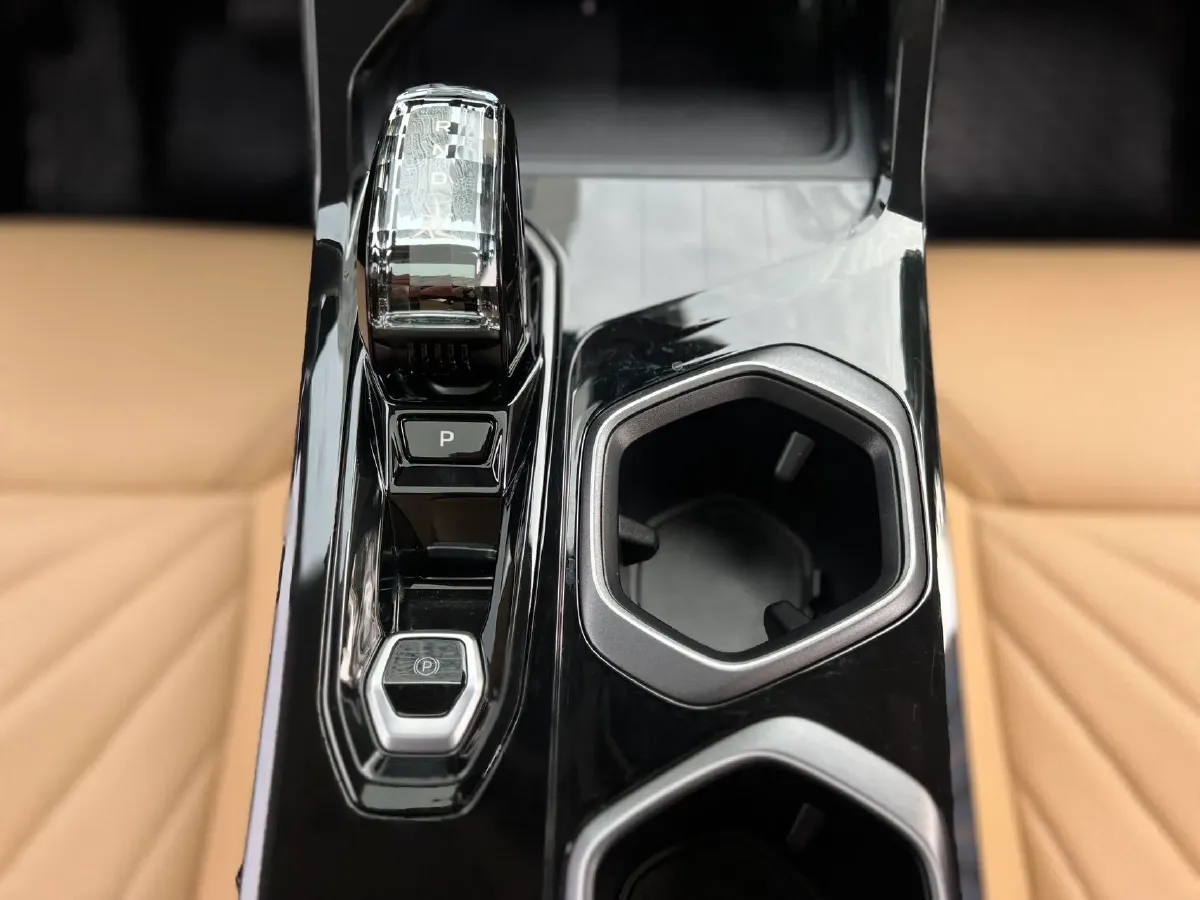 2023 Geely StarRay 1.5T 181HP L4 7DCT,autocango,china used car exporter,china ev exporter,chinese used car exporter,chinese used ev exporter