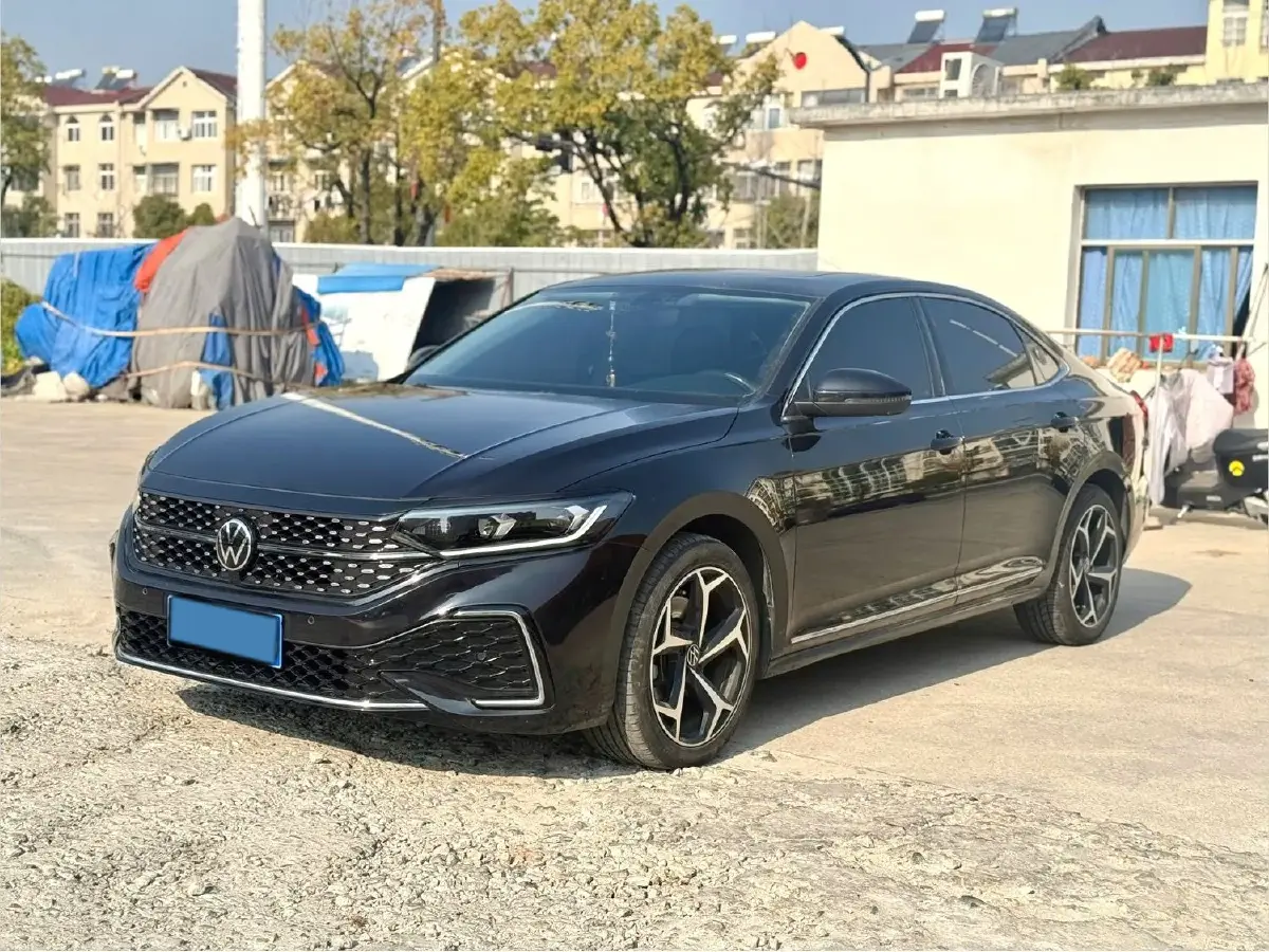 2023 Volkswagen Passat 2.0T 186HP L4 7DCT