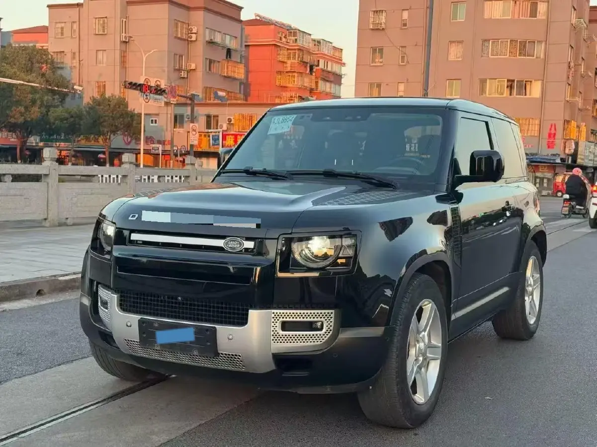 2023 Land Rover Defender 2.0T 300HP L4 8AT