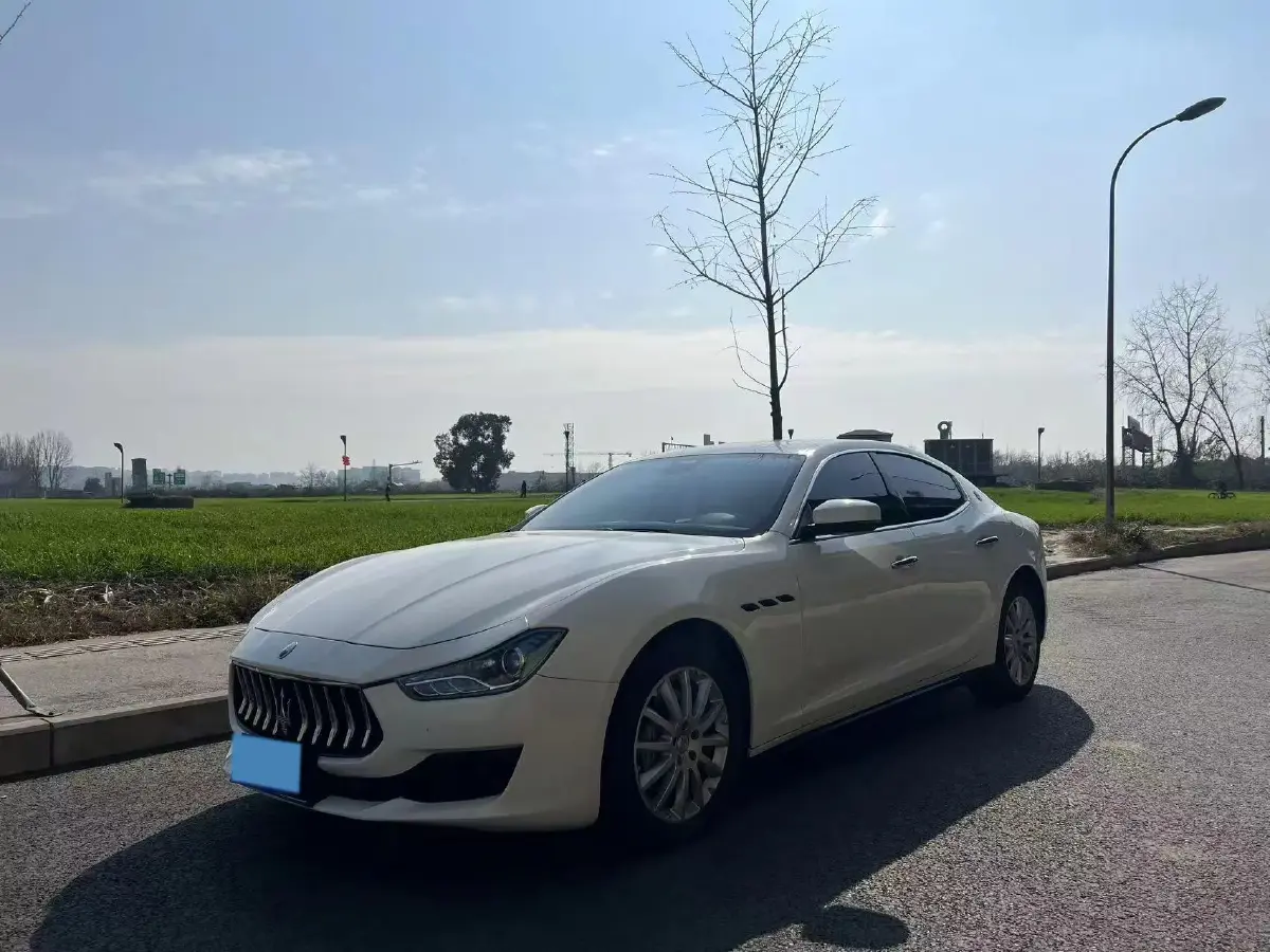 2021 Maserati Ghibli 2.0T 330HP L4 8AT