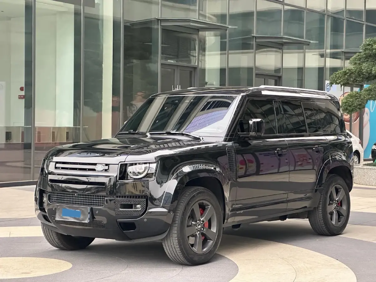 2025 Land Rover Defender 3.0T 400HP L6 8AT