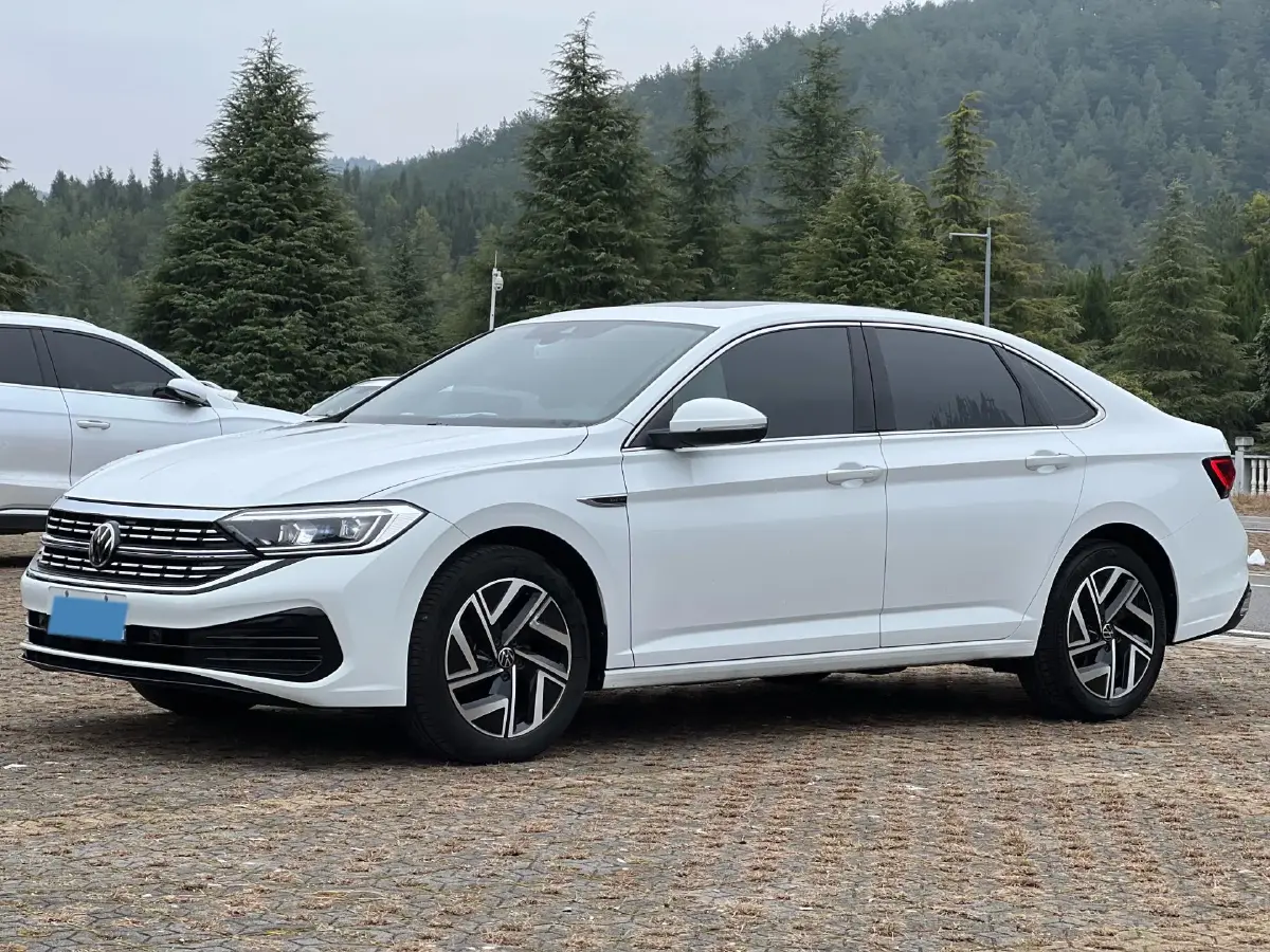 2023 Volkswagen Sagitar 1.5T 160HP L4 7DCT