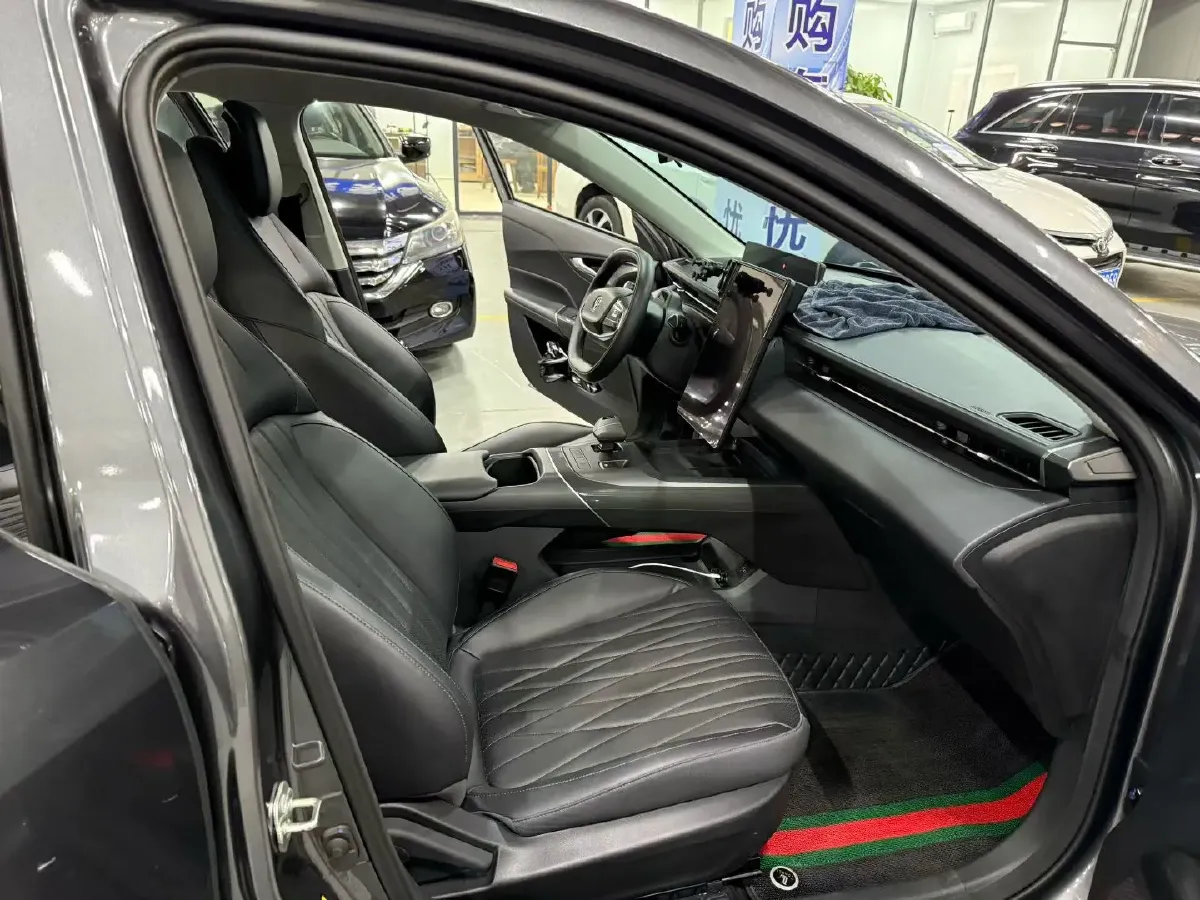 2023 ChangAn Oshan Z6 1.5T 188HP L4 7DCT,autocango,china used car exporter,china ev exporter,chinese used car exporter,chinese used ev exporter