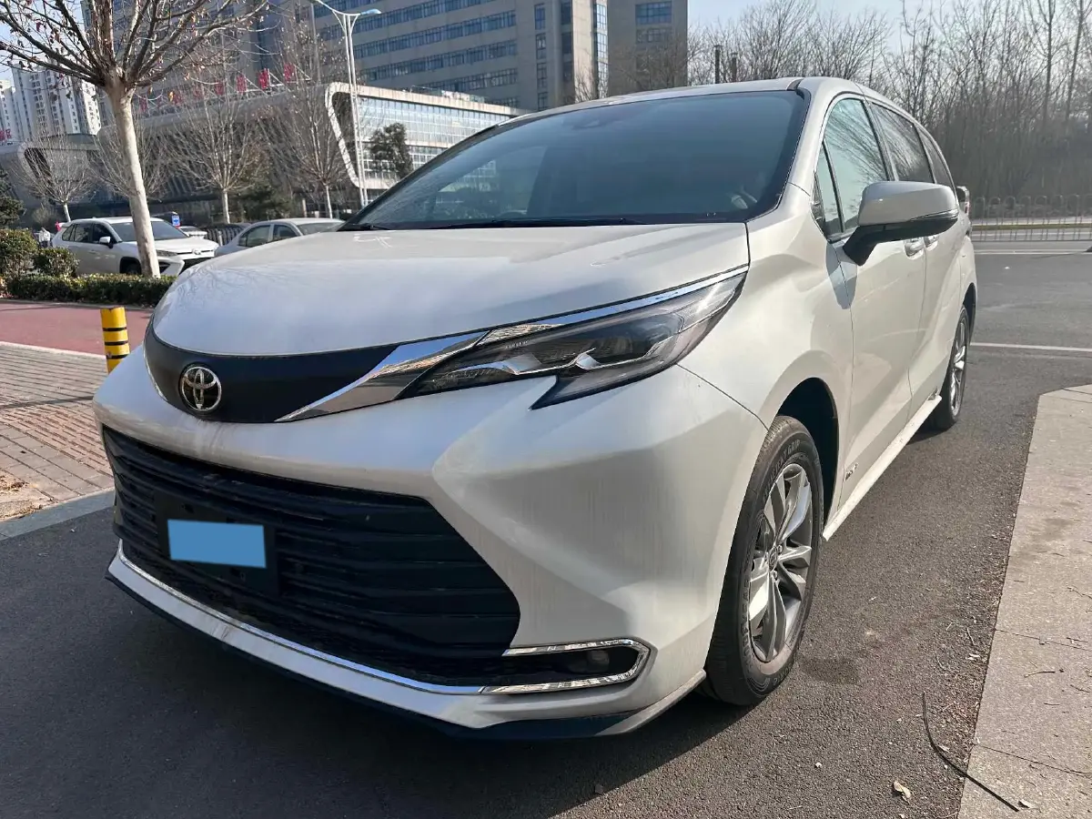 2024 Toyota Sienna 2.5L 189HP L4 E-CVT Hybrid