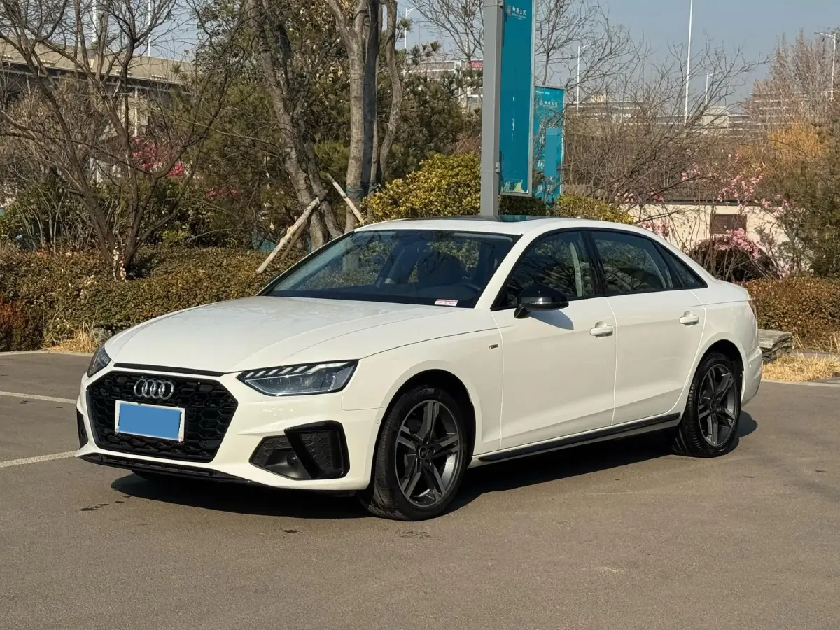 2023 Audi A4L 2.0T 190HP L4 7DCT
