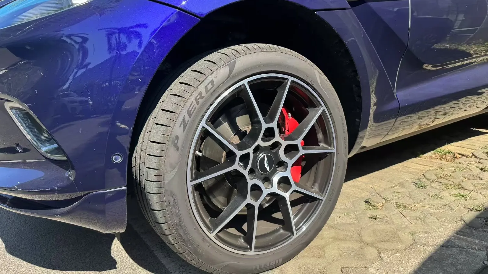 2022 Aston Martin DBX 3.0T 435HP L6 9AT,autocango,china used car exporter,china ev exporter,chinese used car exporter,chinese used ev exporter