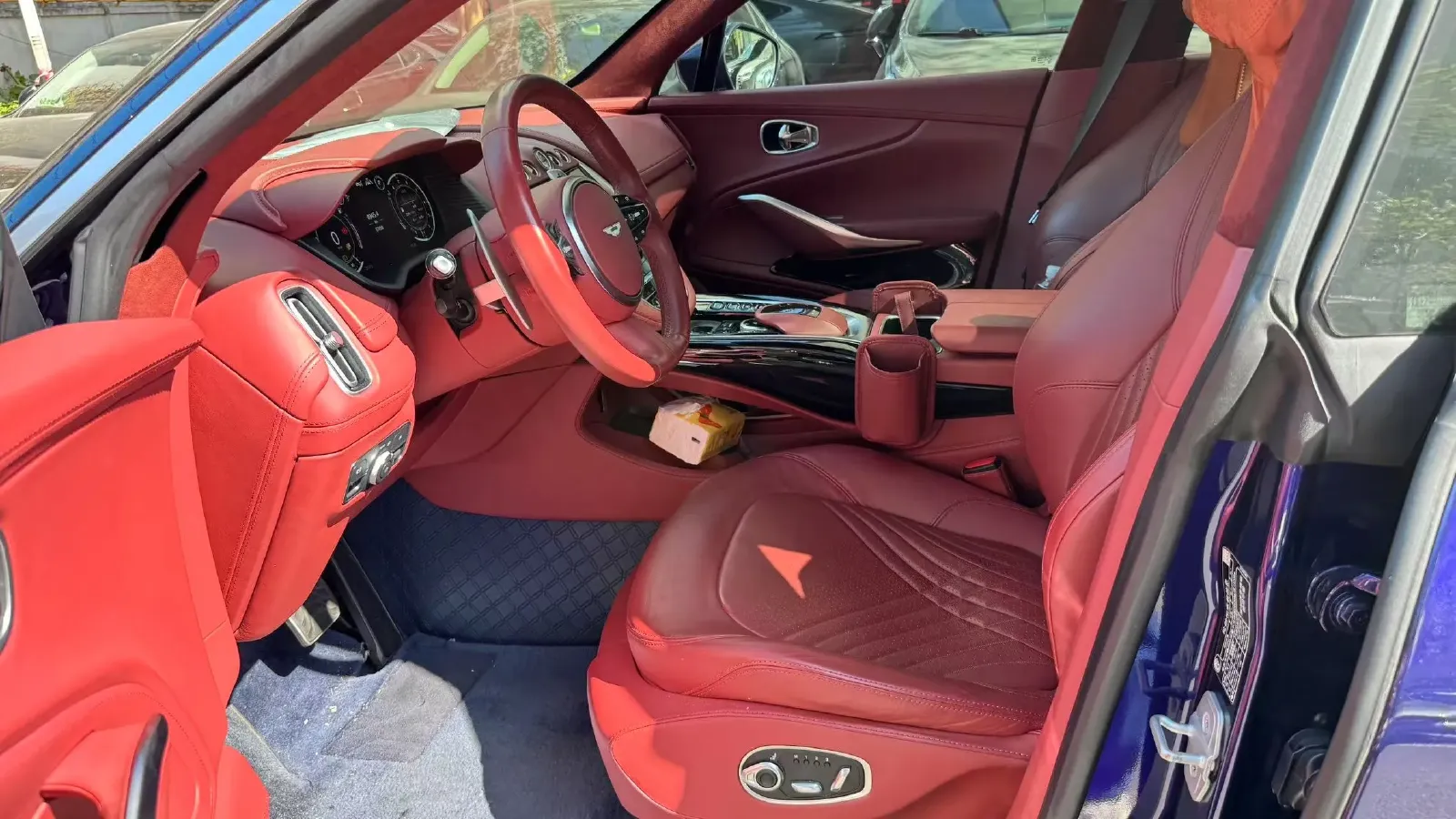 2022 Aston Martin DBX 3.0T 435HP L6 9AT,autocango,china used car exporter,china ev exporter,chinese used car exporter,chinese used ev exporter