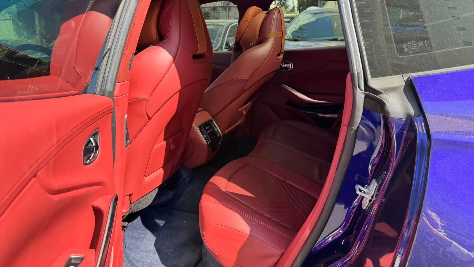 2022 Aston Martin DBX 3.0T 435HP L6 9AT,autocango,china used car exporter,china ev exporter,chinese used car exporter,chinese used ev exporter