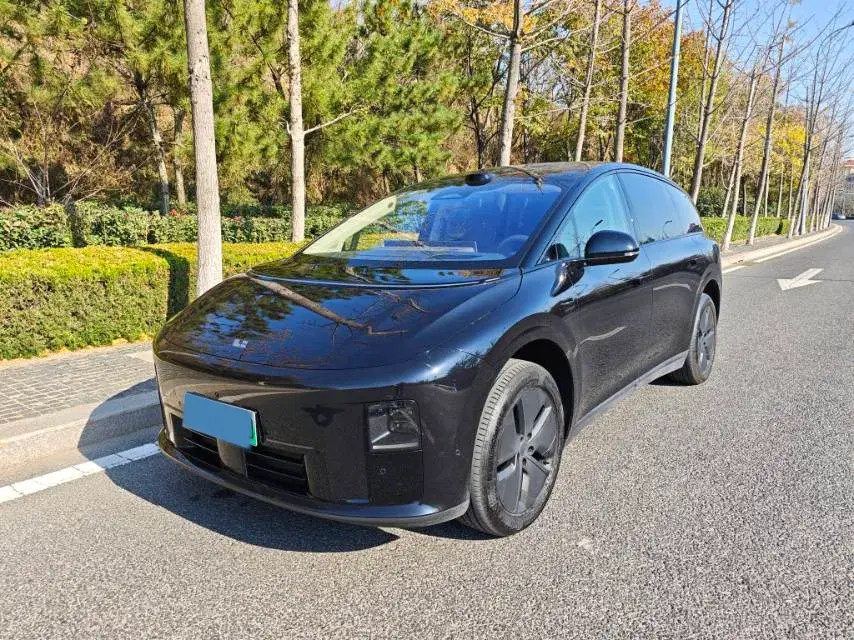 2025 Li i8 BEV