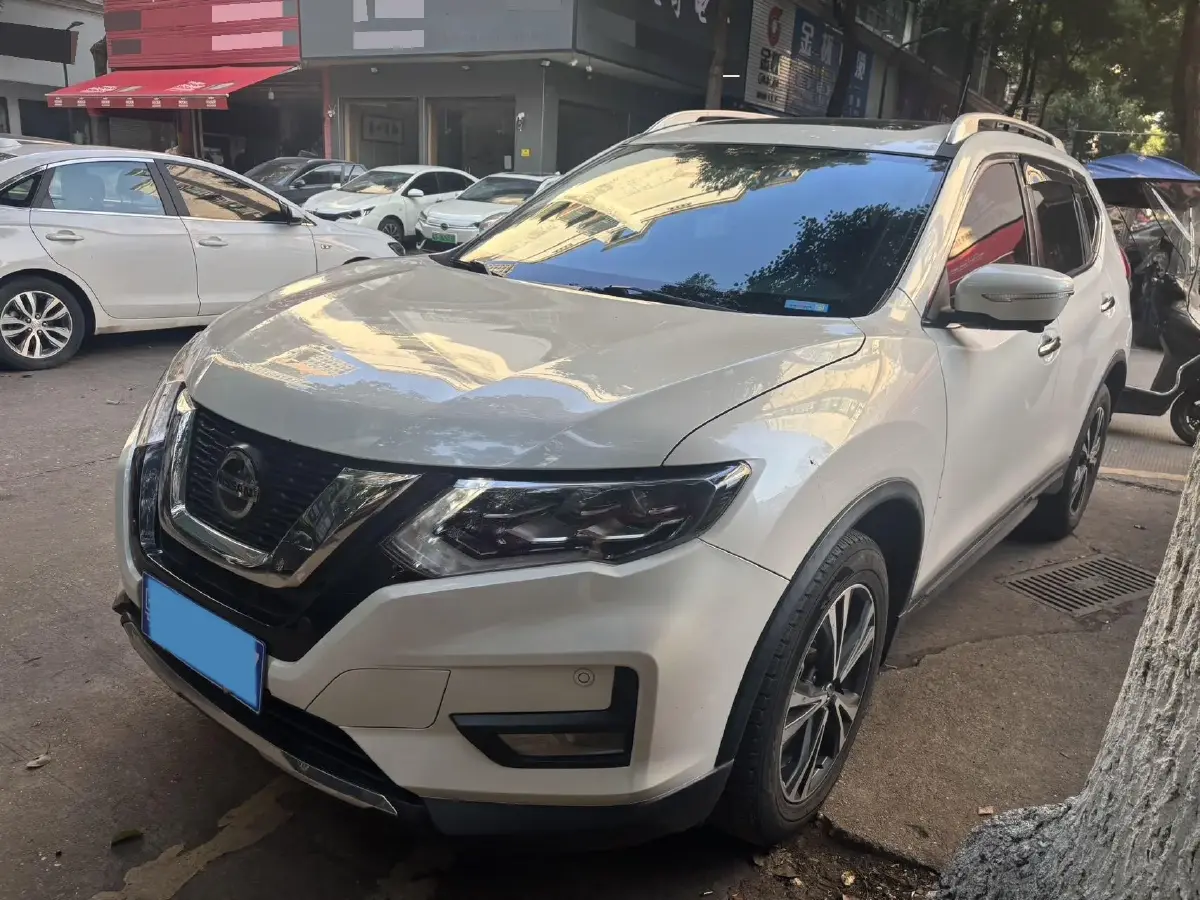 2021 Nissan X-Trail 2.5L 181HP L4 CVT