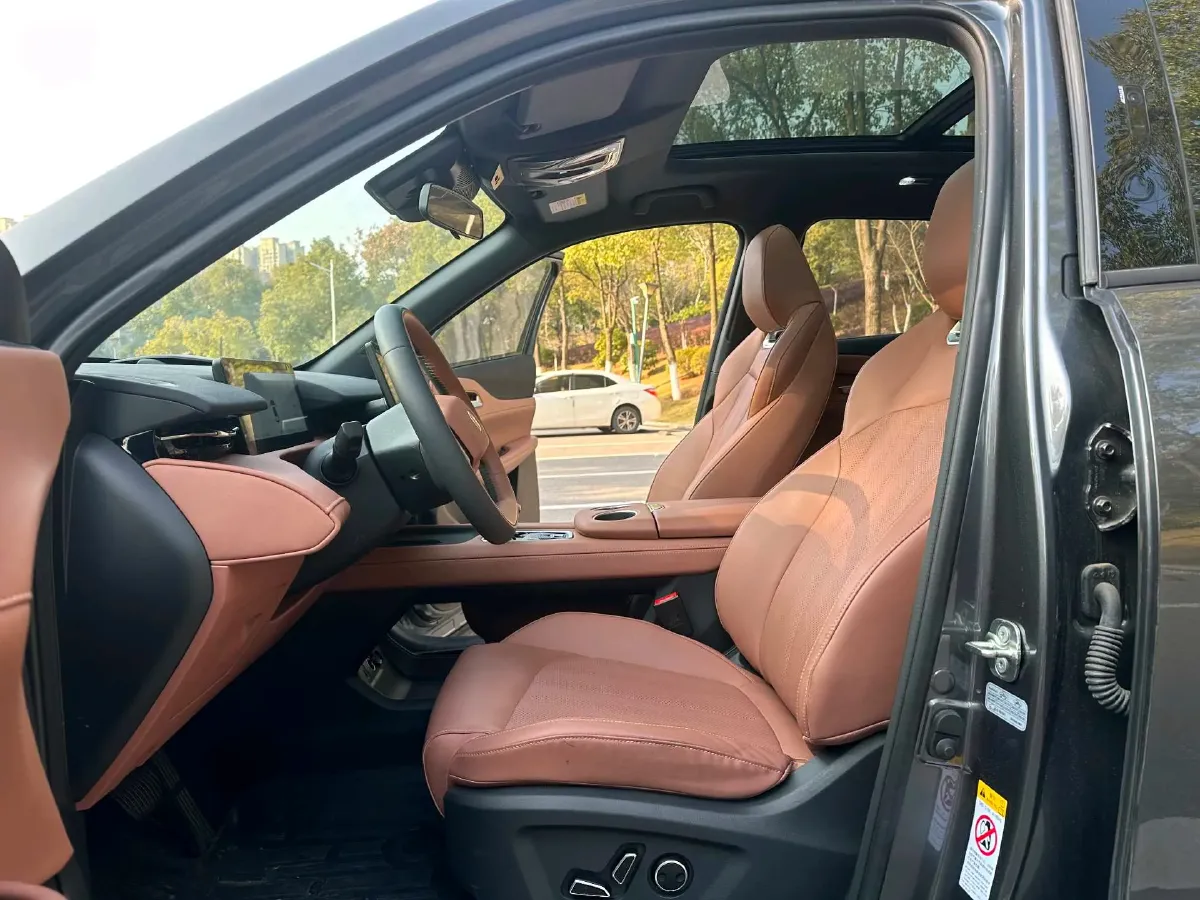 2025 ChangAn UNI-Z 1.5T 188HP L4 7DCT,autocango,china used car exporter,china ev exporter,chinese used car exporter,chinese used ev exporter