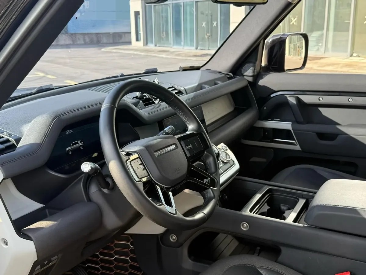 2021 Land Rover Defender 3.0T 400HP L6 8AT,autocango,china used car exporter,china ev exporter,chinese used car exporter,chinese used ev exporter