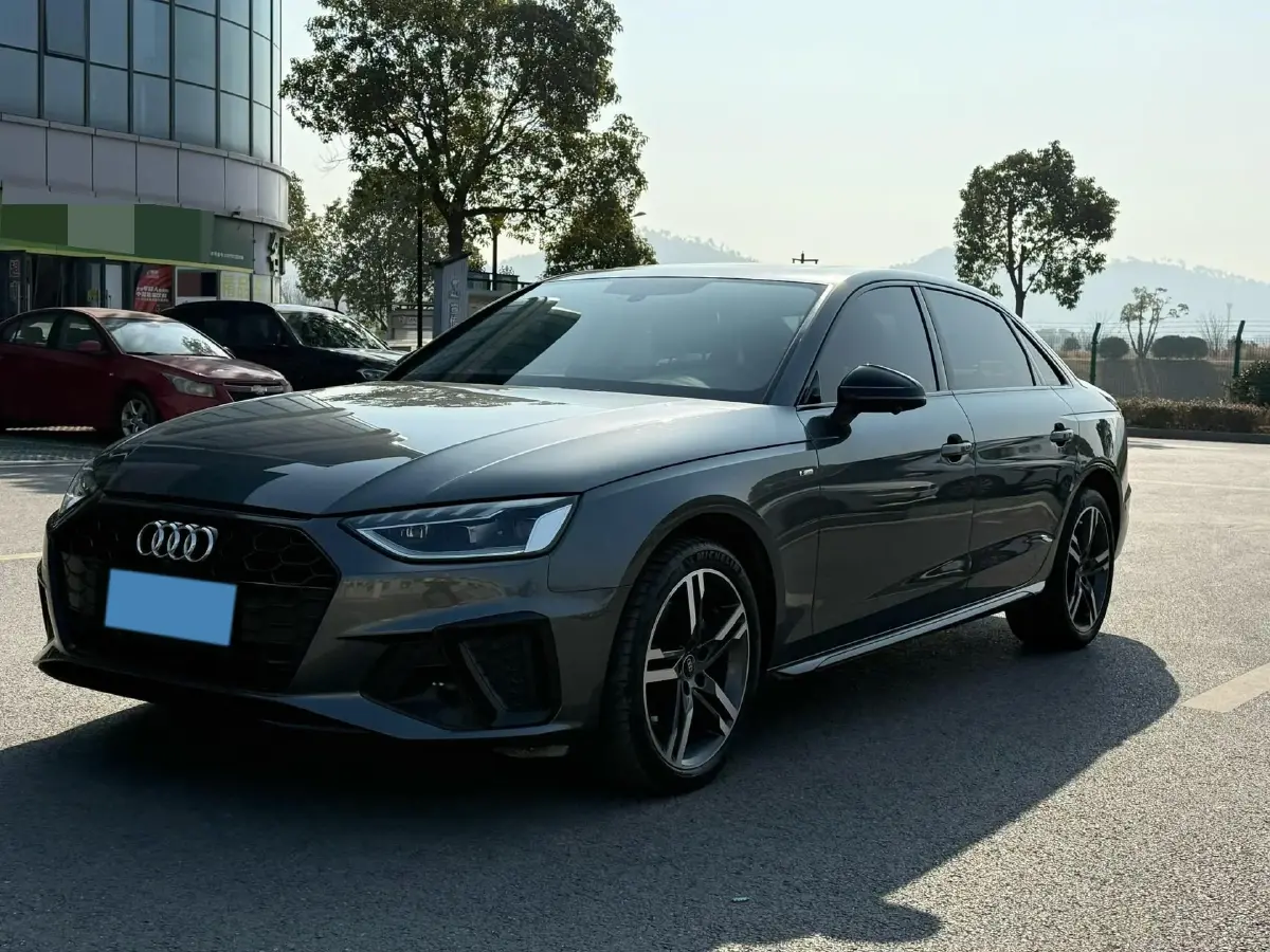 2022 Audi A4L 2.0T 190HP L4 7DCT