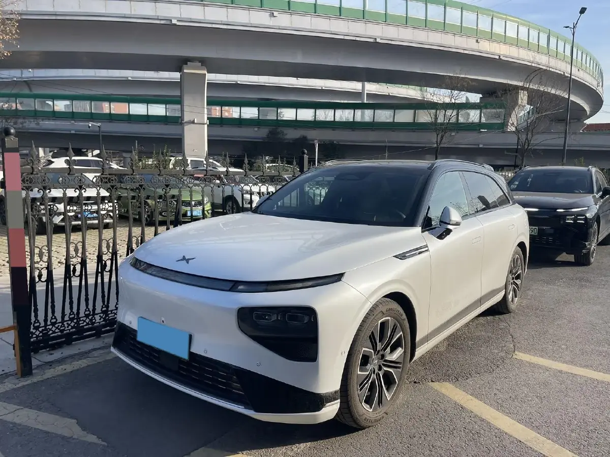 2025 Xpeng G9 BEV 79KWH