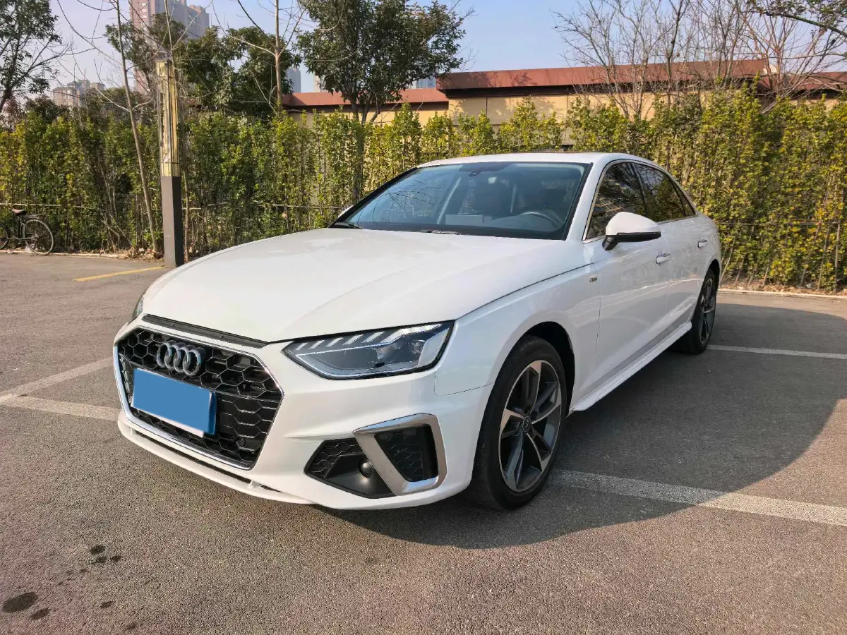 2022 Audi A4L 2.0T 190HP L4 7DCT