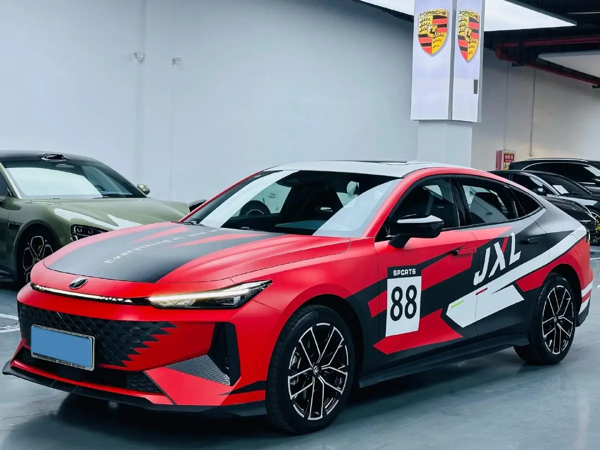 2024 ChangAn UNI-V iDD 1.5L 110HP L4 E-CVT PHEV 18.99KWH