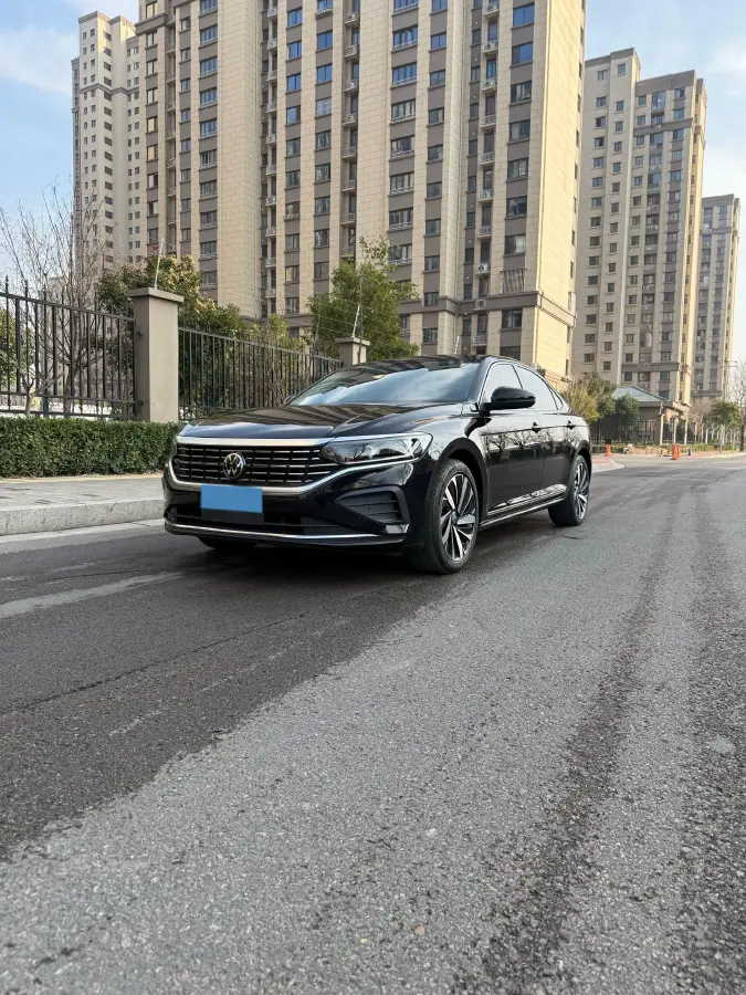 2024 Volkswagen Passat 2.0T 220HP L4 7DCT