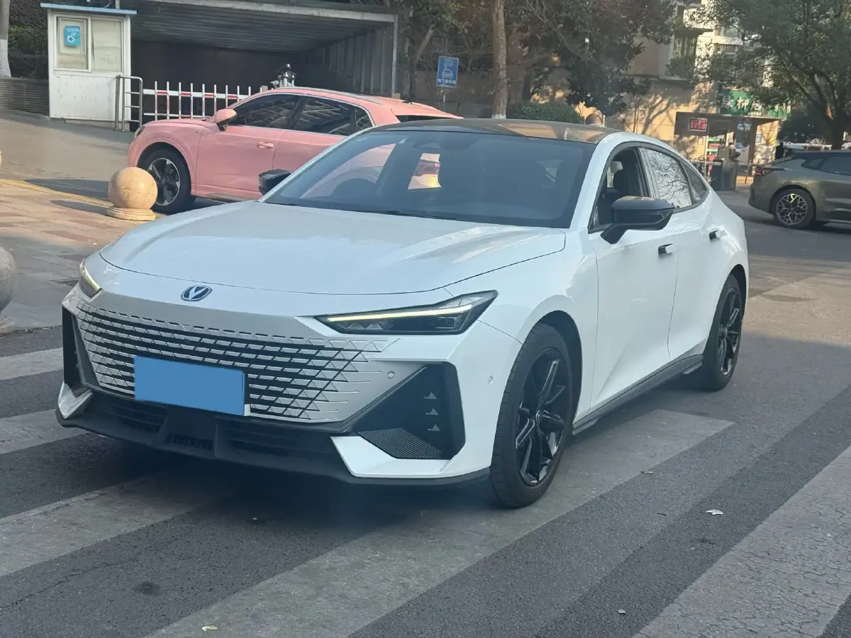 2022 ChangAn UNI-V 1.5T 188HP L4 7DCT