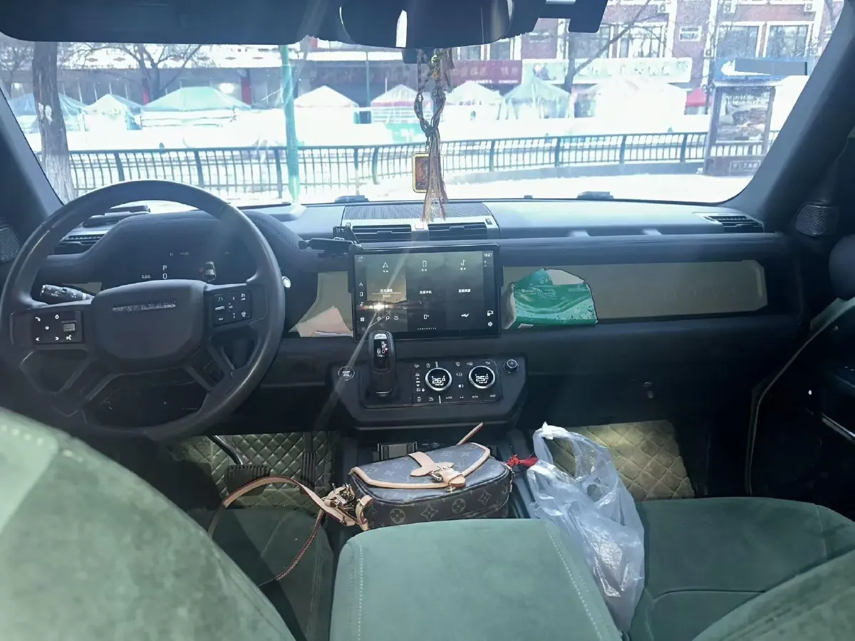 2023 Land Rover Defender 3.0T 400HP L6 8AT,autocango,china used car exporter,china ev exporter,chinese used car exporter,chinese used ev exporter