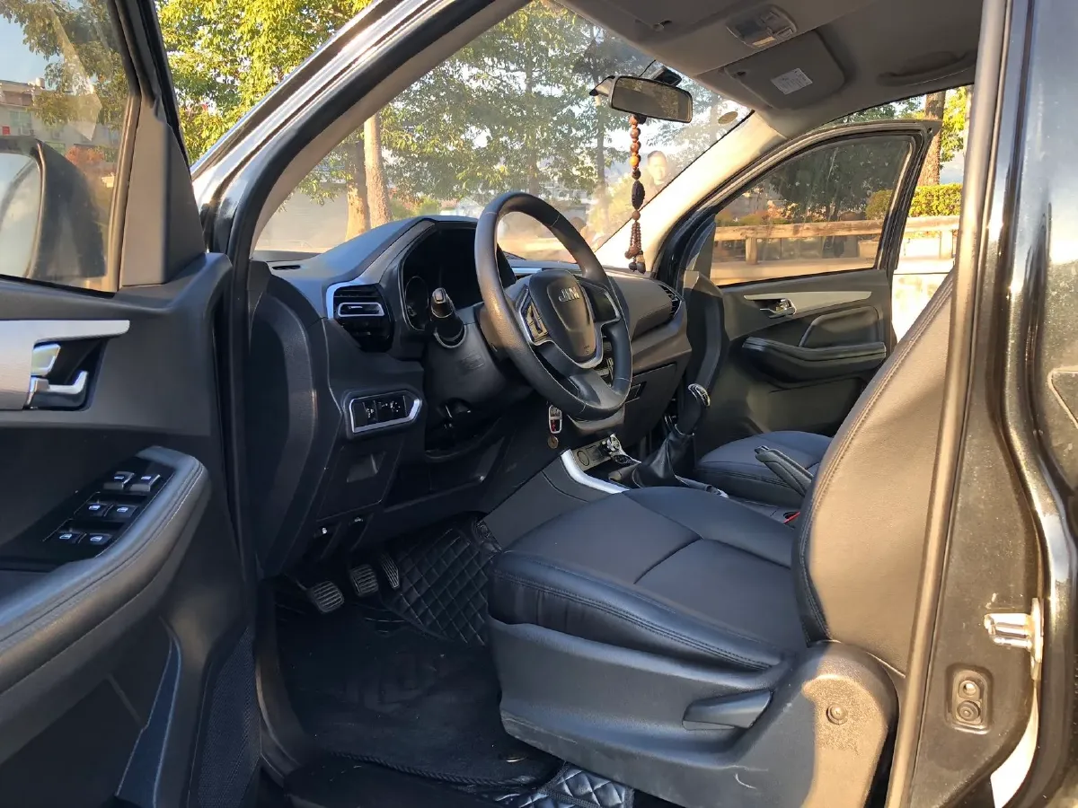 2020 JMC BaoDian 2.5T 140HP L4 5MT,autocango,china used car exporter,china ev exporter,chinese used car exporter,chinese used ev exporter