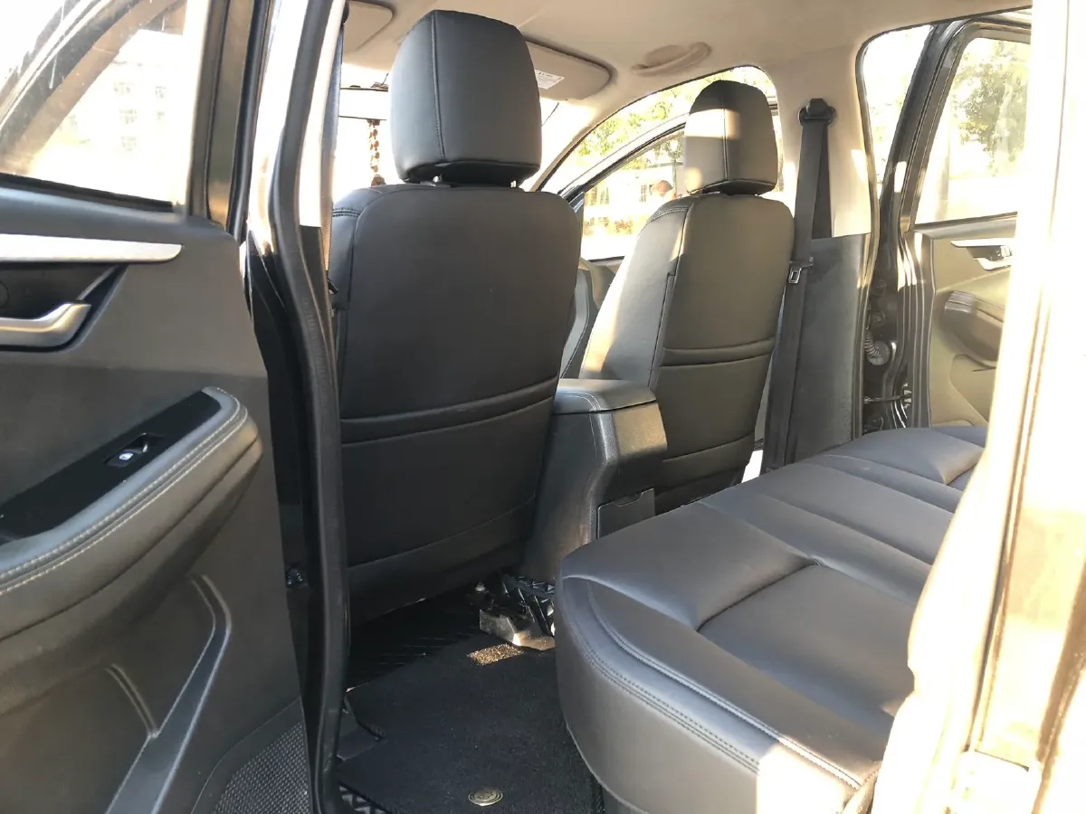 2020 JMC BaoDian 2.5T 140HP L4 5MT,autocango,china used car exporter,china ev exporter,chinese used car exporter,chinese used ev exporter