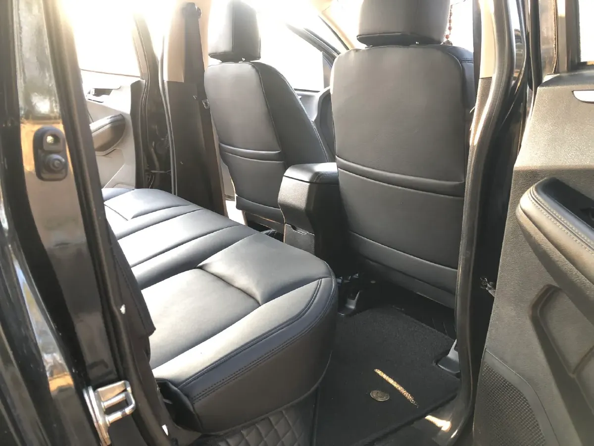 2020 JMC BaoDian 2.5T 140HP L4 5MT,autocango,china used car exporter,china ev exporter,chinese used car exporter,chinese used ev exporter