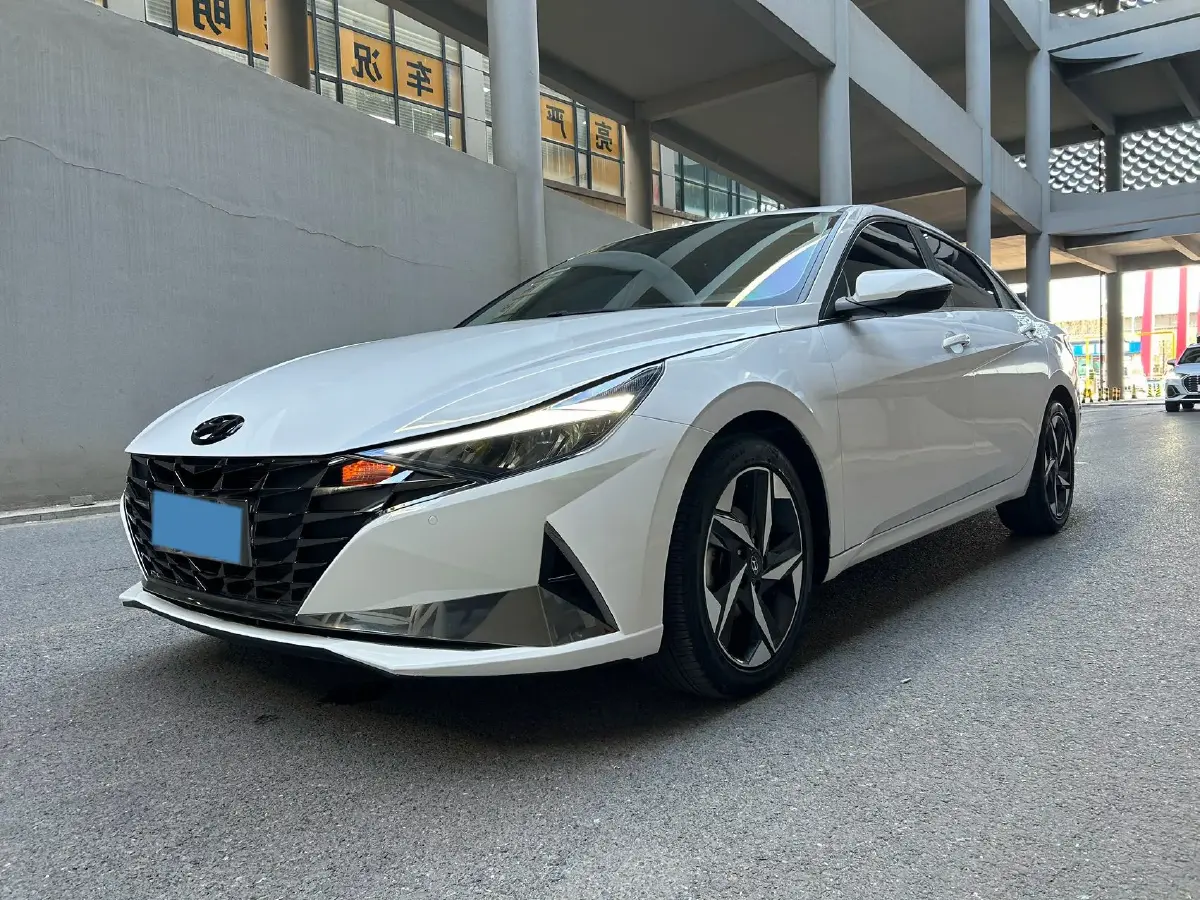 2022 Hyundai Elantra 1.5L 115HP L4 CVT
