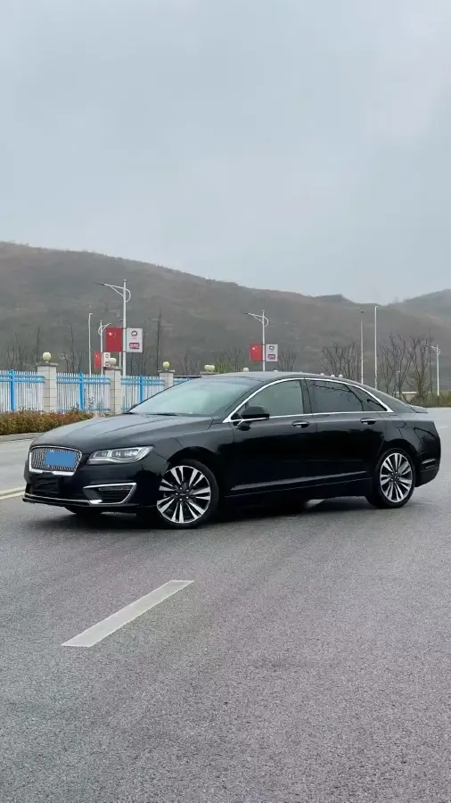 2018 Lincoln MKZ 2.0L 137HP L4 E-CVT Hybrid
