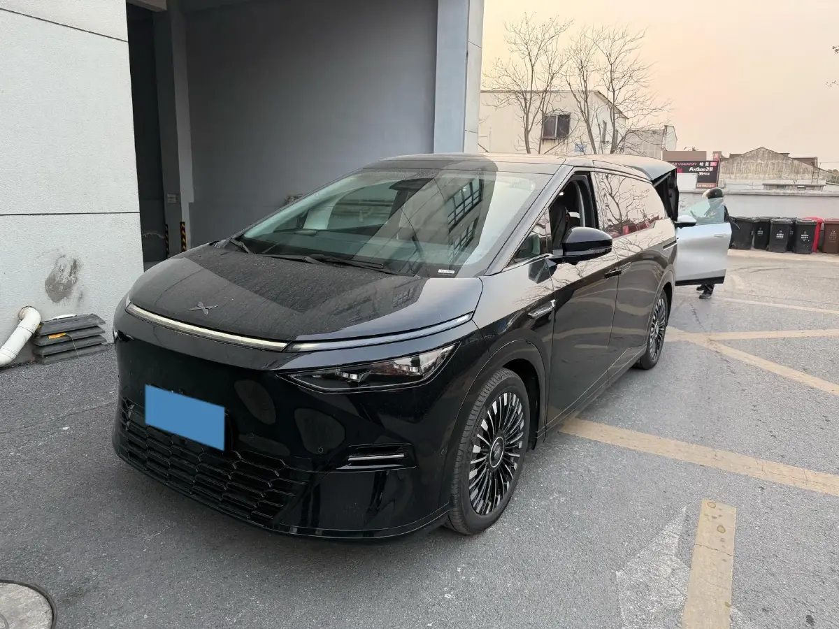 2025 Xpeng X9 BEV
