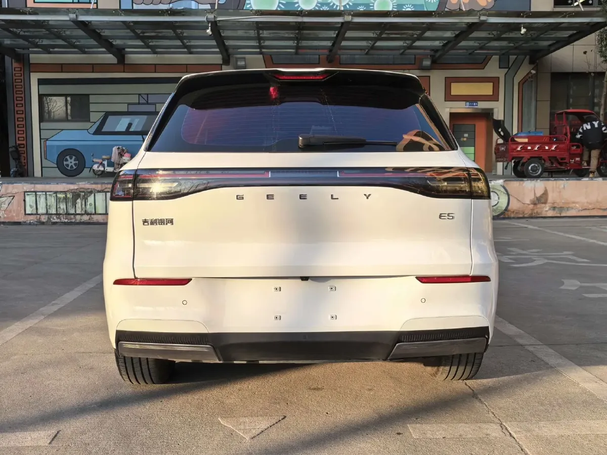 2024 Geely Emgrand L HiP 1.5T 181HP L4 3DHT PHEV 15.5KWH,autocango,china used car exporter,china ev exporter,chinese used car exporter,chinese used ev exporter