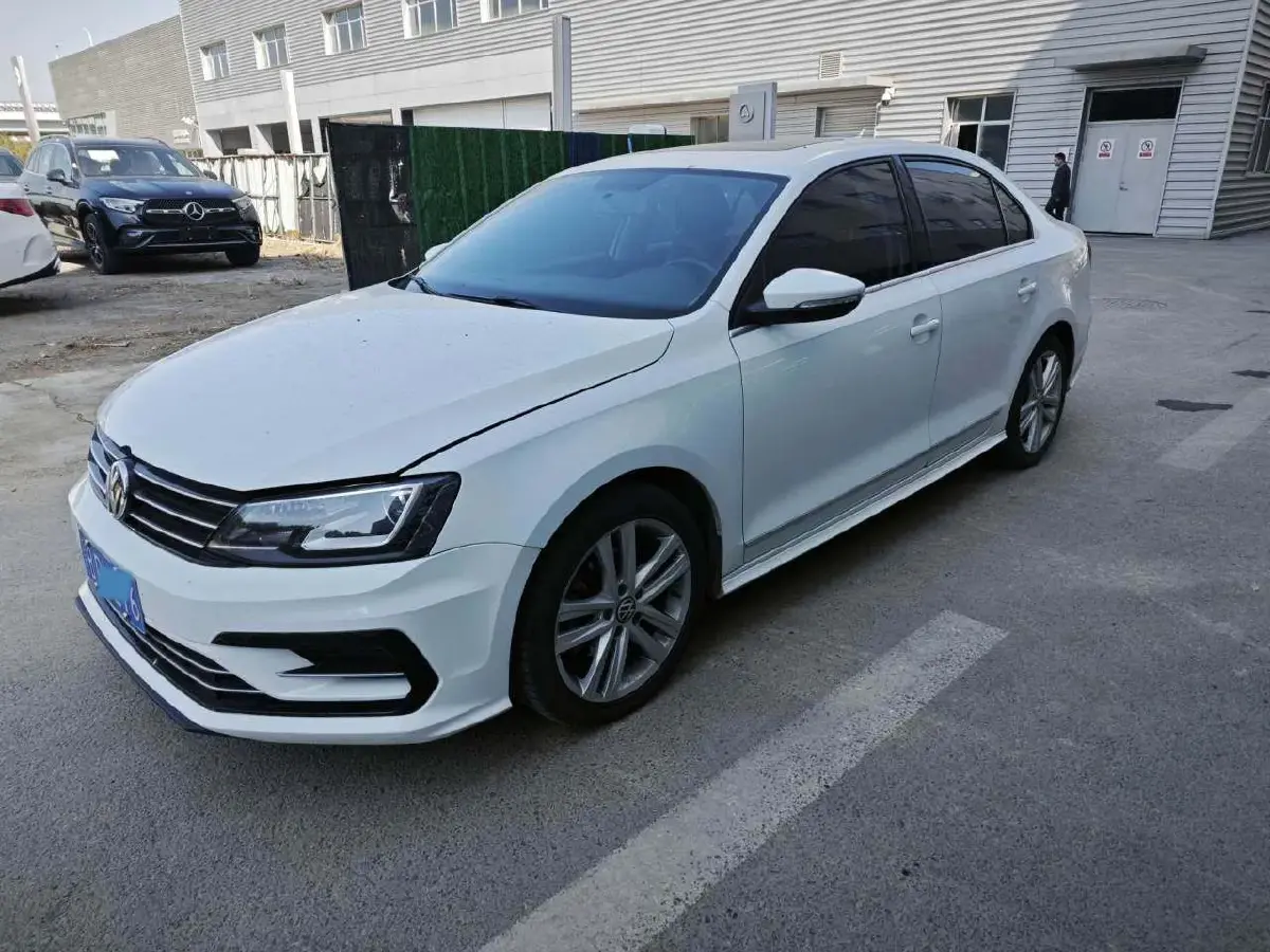 2018 Volkswagen Sagitar 1.4T 150HP L4 7DCT