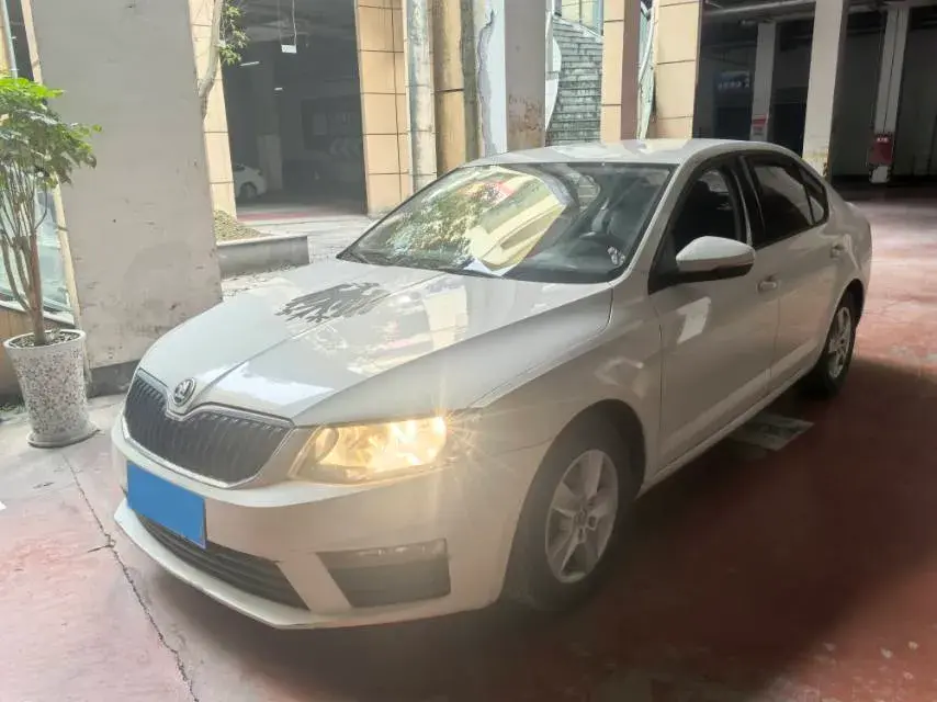 2017 Skoda Octavia 1.6L 110HP L4 5MT