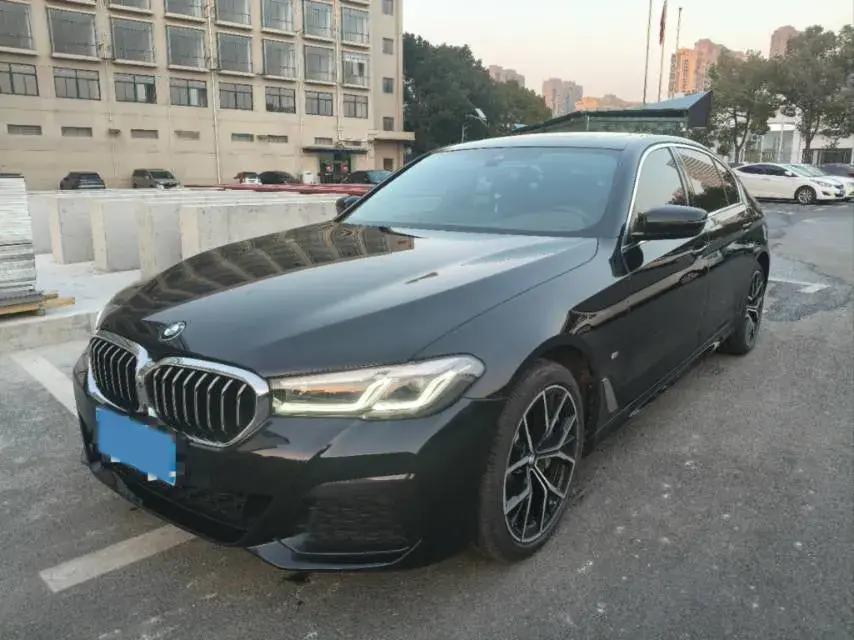 2022 BMW 5 Series 2.0T 252HP L4 8AT