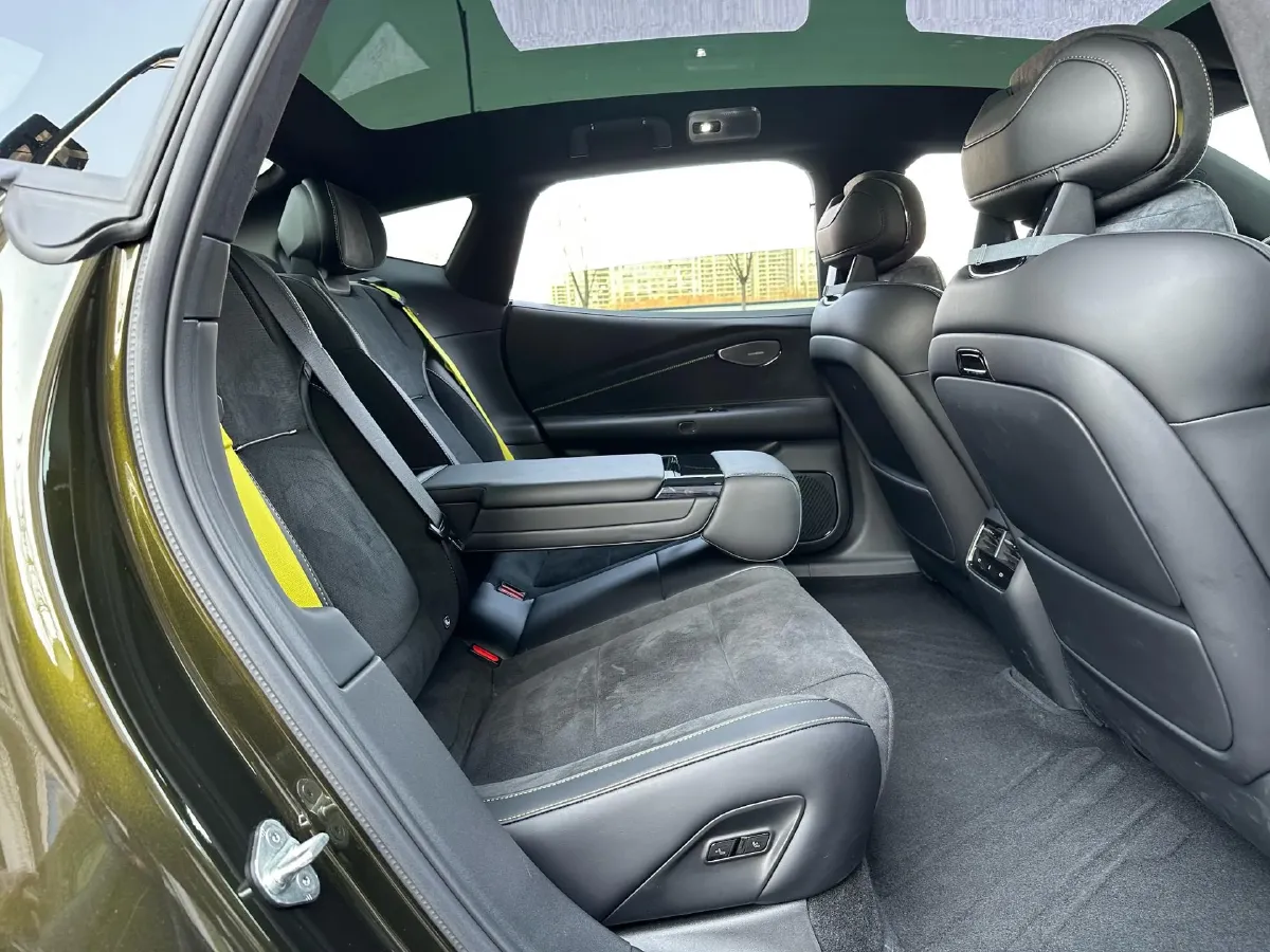 2025 LYNK&CO 10 EM-P 1.5T 163HP L4 3DHT PHEV,autocango,china used car exporter,china ev exporter,chinese used car exporter,chinese used ev exporter