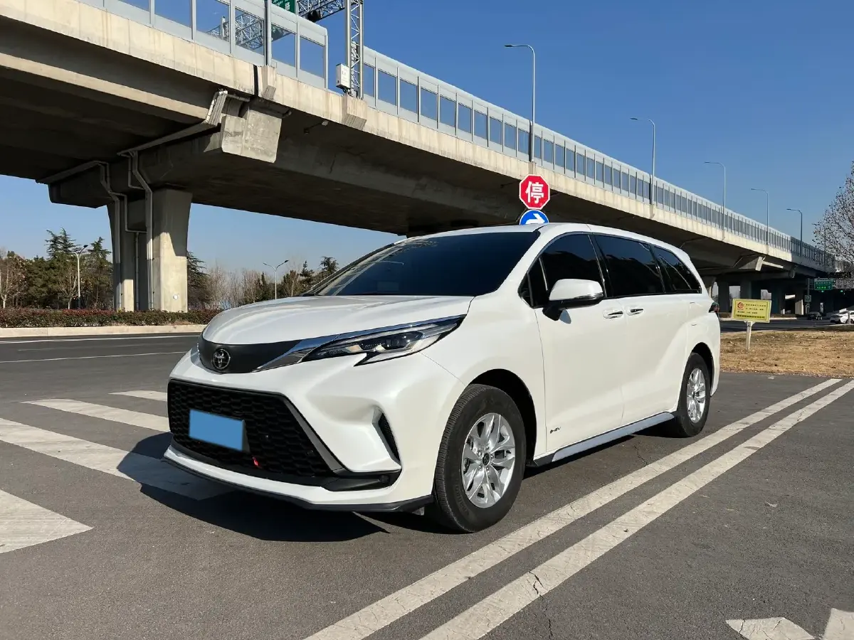 2024 Toyota Granvia 2.5L 189HP L4 E-CVT Hybrid